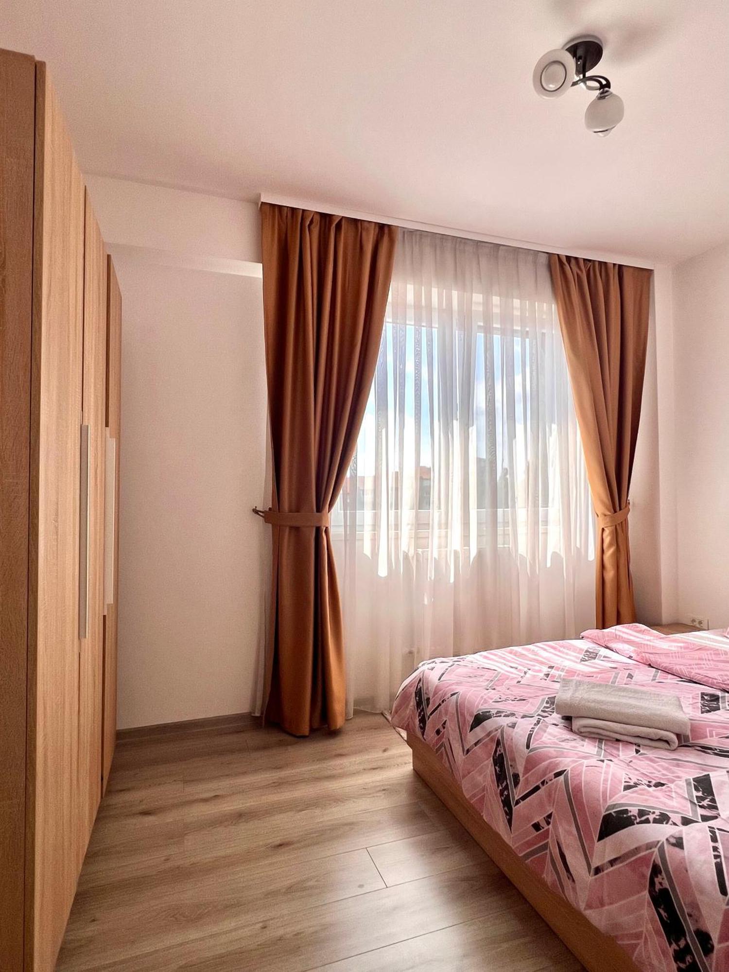 Ferienwohnung Apartament Madeira Oradea Exterior foto