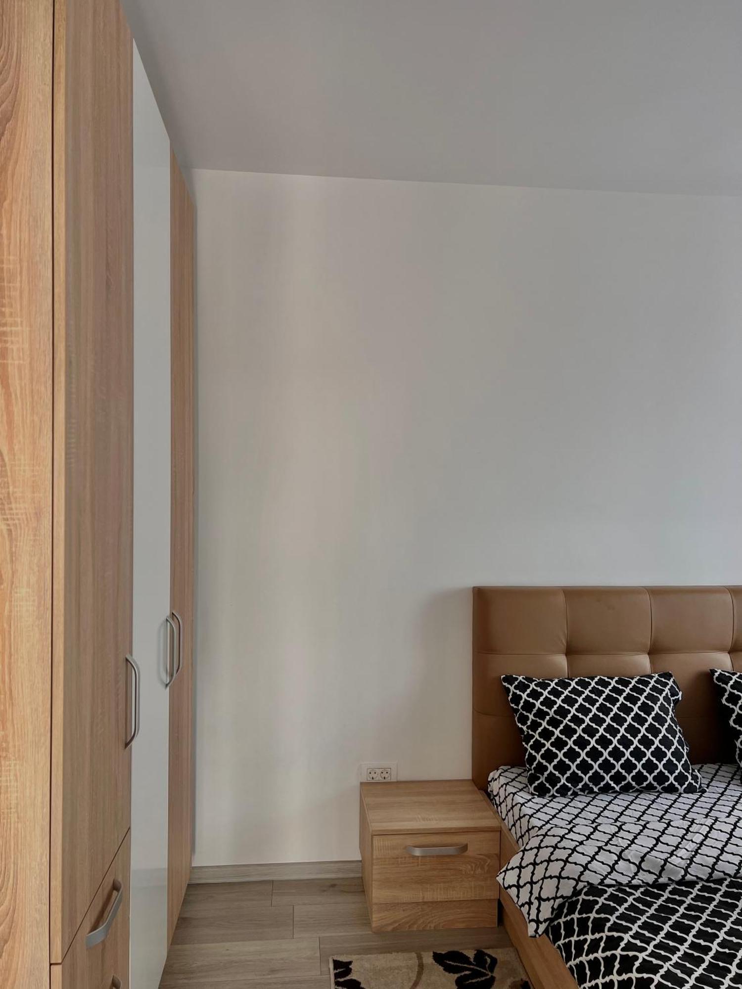 Ferienwohnung Apartament Madeira Oradea Exterior foto