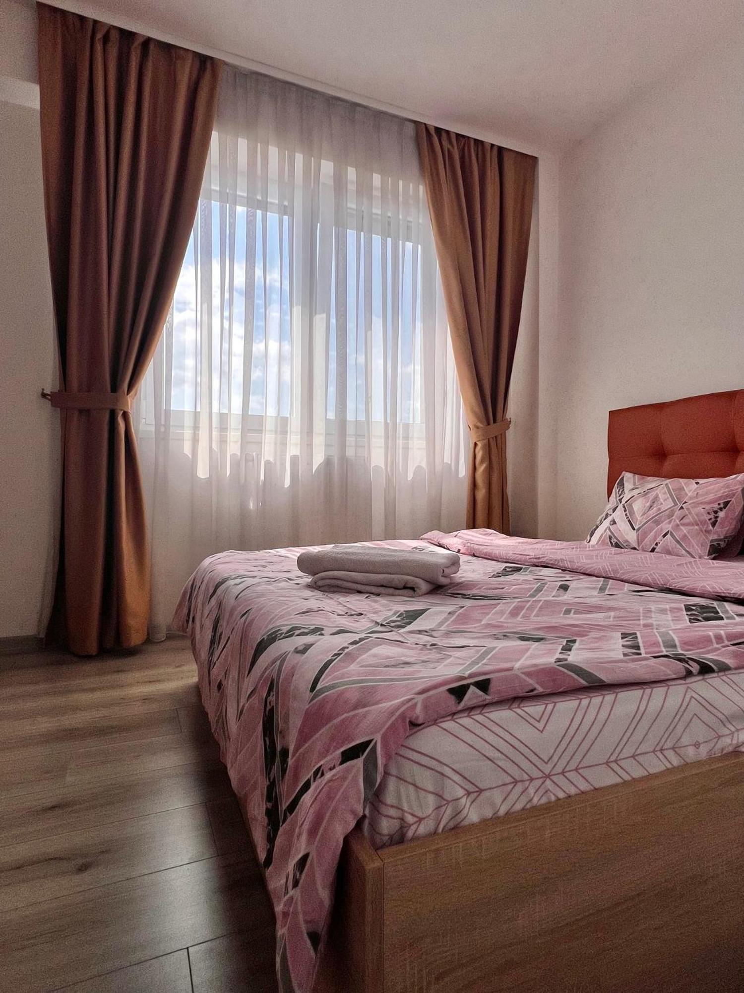 Ferienwohnung Apartament Madeira Oradea Exterior foto